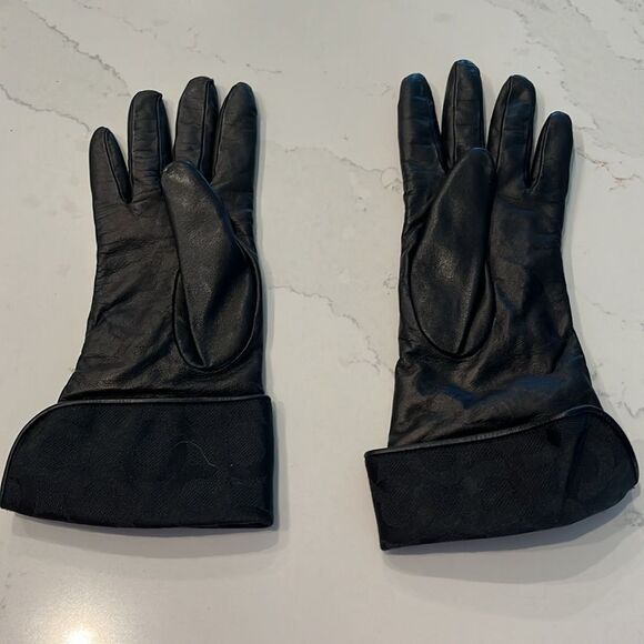 (SOLD) Women's Black Coach Gloves - Picture 2 of 6